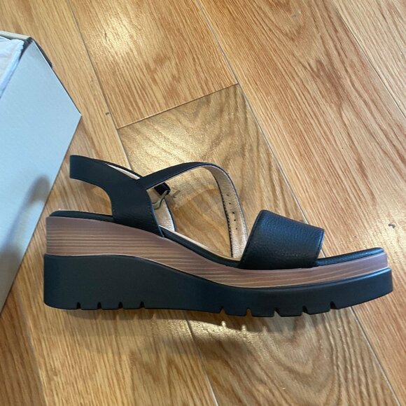 Naturalizer Black Wedges - Picture 4 of 4